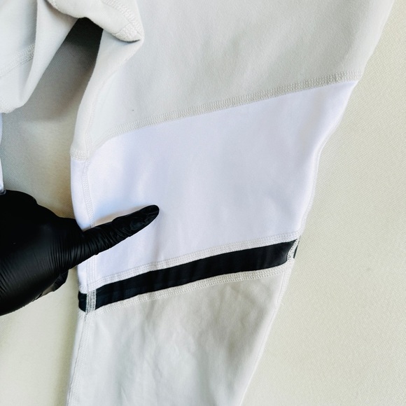 ALO Yoga Gray and White Performance Leggings - Picture 9 of 11